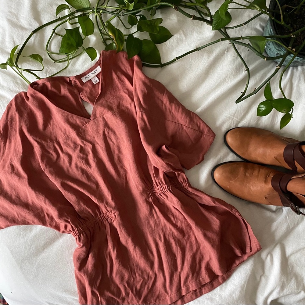 Short Sleeve V-Neck Side Runched Blouse